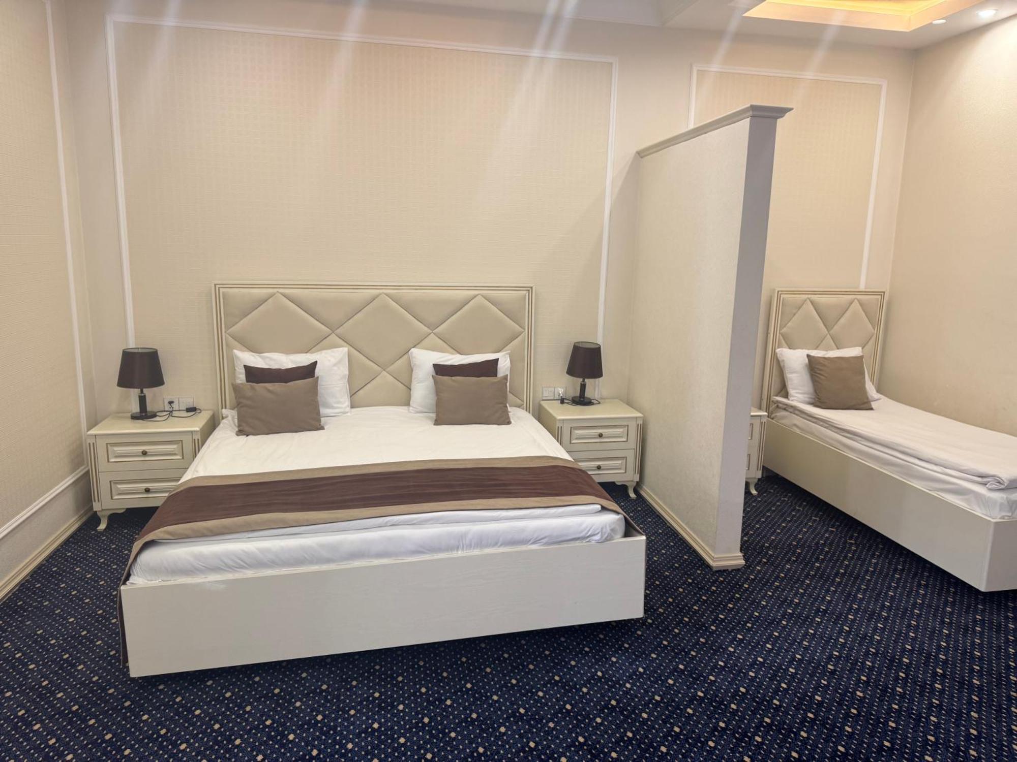 East Legend Hotel Baku Eksteriør billede